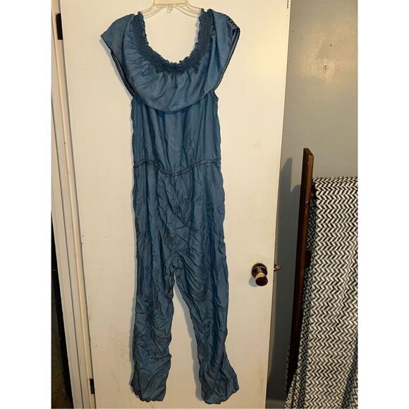 Crown & Ivy Chambray Jumpsuit Size XL Blue Ruffle Off The Shoulder Drawstring Wa - Picture 6 of 6